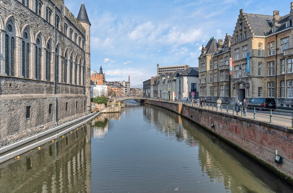twee-naast-elkaar-gelegen-herenhuizen-op-commerci-le-locatie004.jpg