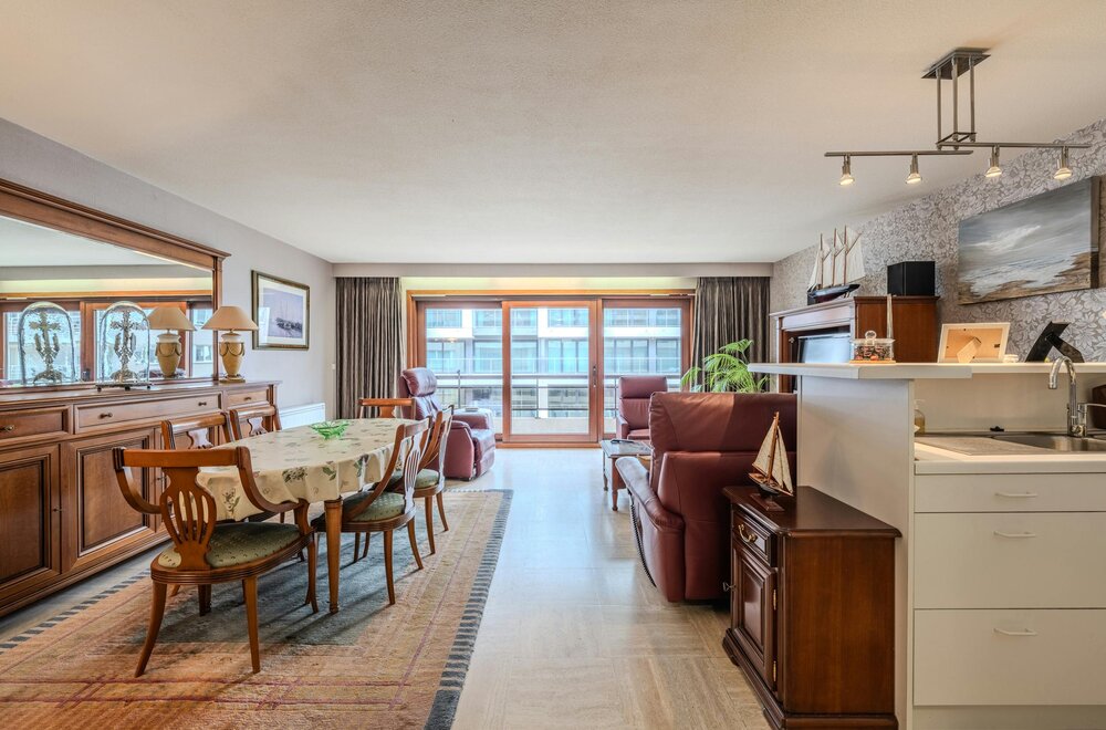 ruim-twee-slaapkamer-appartement-met-terras-gelegen-op-topligging-in-middelkerke-002.jpg