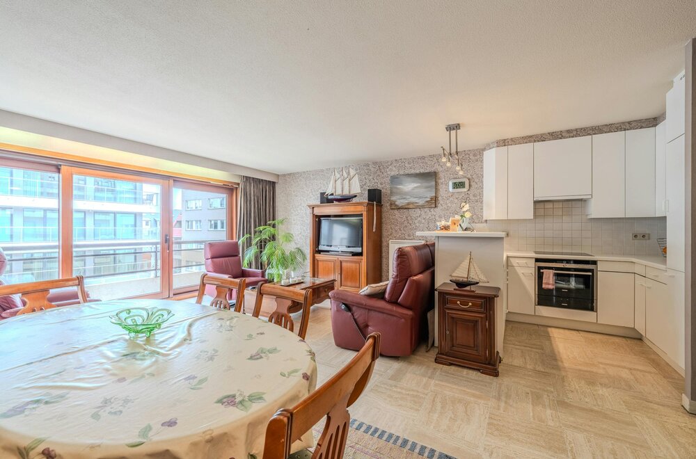 ruim-twee-slaapkamer-appartement-met-terras-gelegen-op-topligging-in-middelkerke-004.jpg
