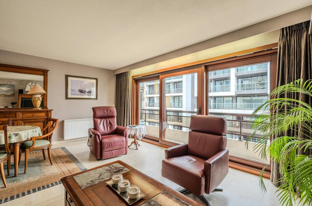 ruim-twee-slaapkamer-appartement-met-terras-gelegen-op-topligging-in-middelkerke-006.jpg