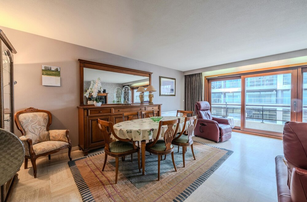 ruim-twee-slaapkamer-appartement-met-terras-gelegen-op-topligging-in-middelkerke-008.jpg