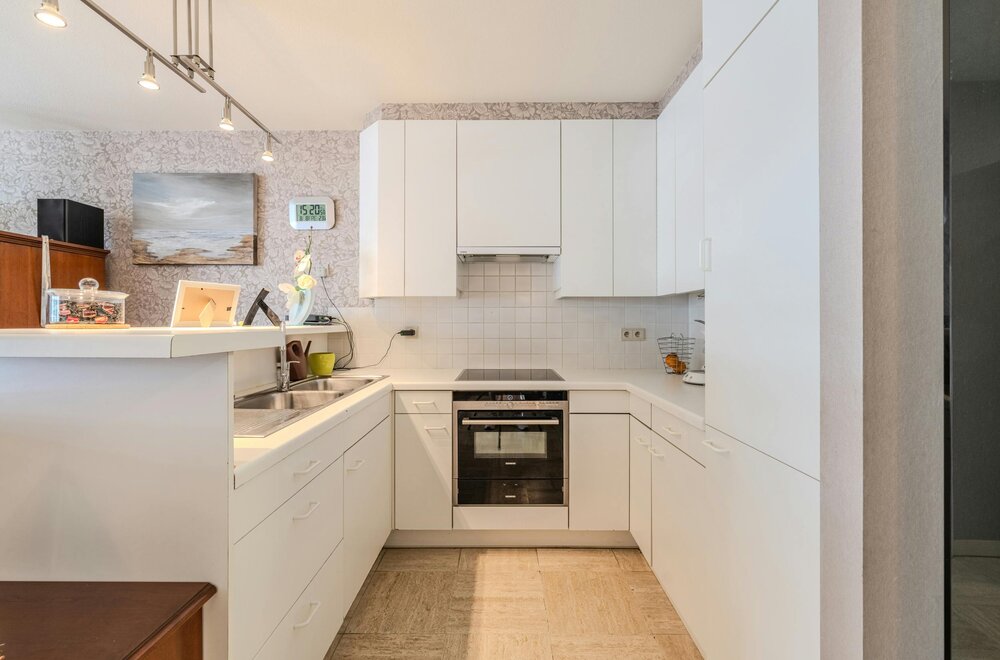 ruim-twee-slaapkamer-appartement-met-terras-gelegen-op-topligging-in-middelkerke-009.jpg