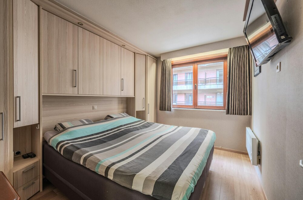 ruim-twee-slaapkamer-appartement-met-terras-gelegen-op-topligging-in-middelkerke-011.jpg