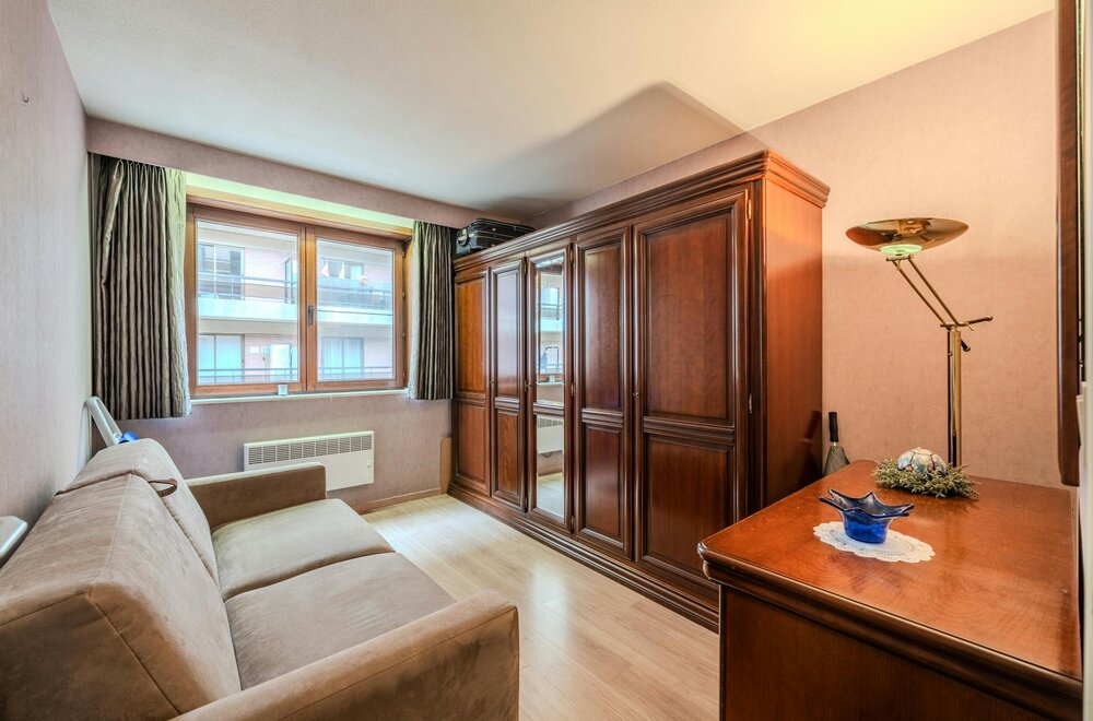 ruim-twee-slaapkamer-appartement-met-terras-gelegen-op-topligging-in-middelkerke-012.jpg