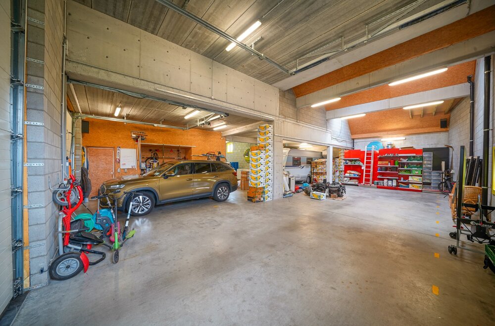 unieke-en-recente-woning-met-ruime-loods-in-oudenburg002.jpg