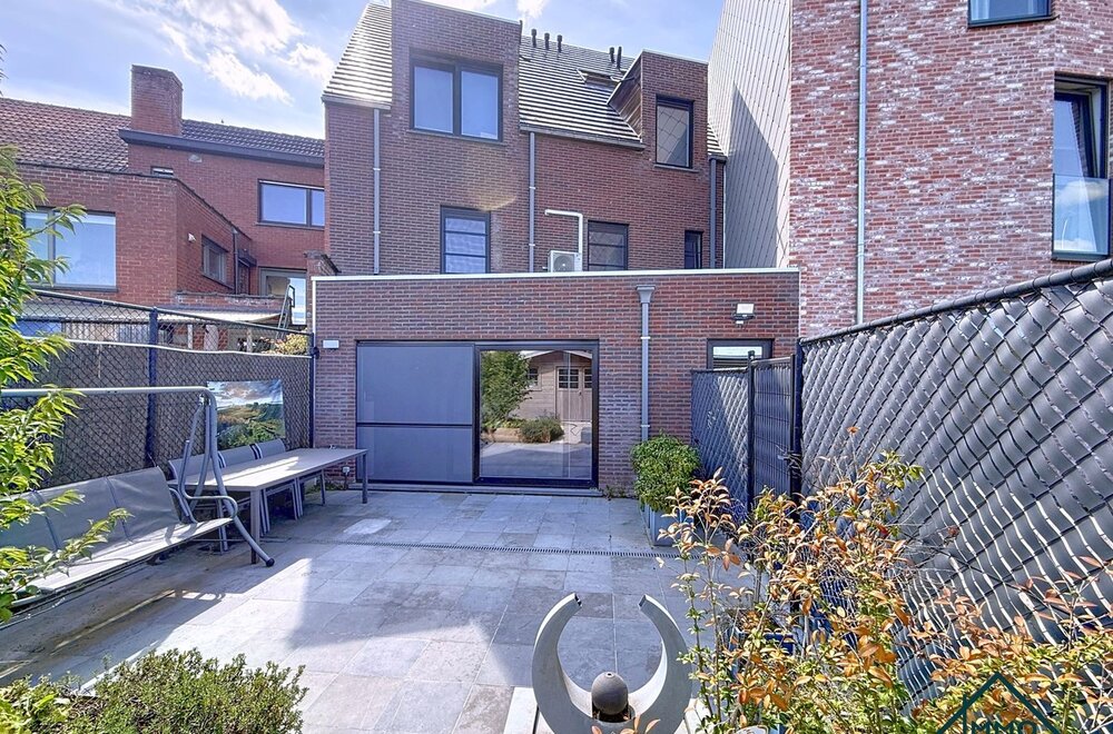 gelijkvloers-appartement-met-terras-tuin-en-4-staanplaatsen-in-centrum-zedelgem011.jpg