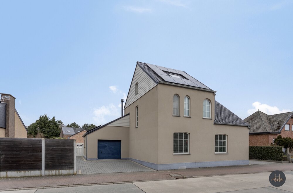 gemoderniseerde-ruime-woning-met-enorme-garage-opslagplaats002.jpg