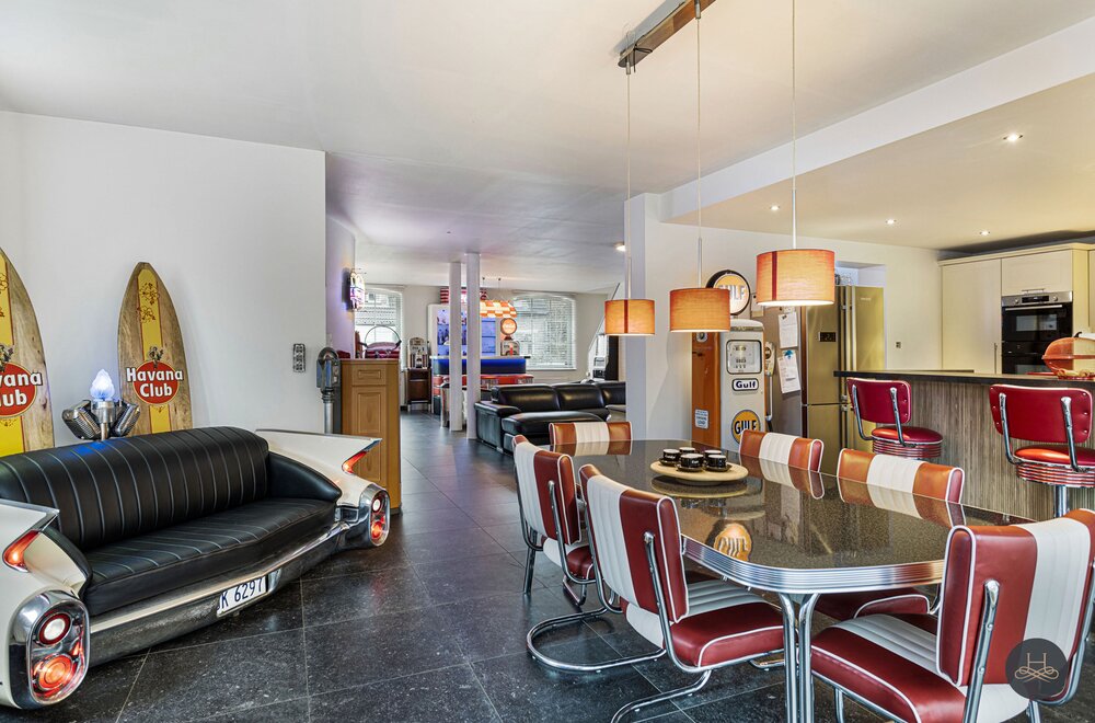 gemoderniseerde-ruime-woning-met-enorme-garage-opslagplaats016.jpg