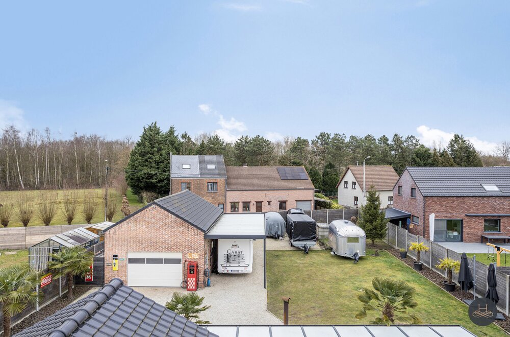 gemoderniseerde-ruime-woning-met-enorme-garage-opslagplaats020.jpg