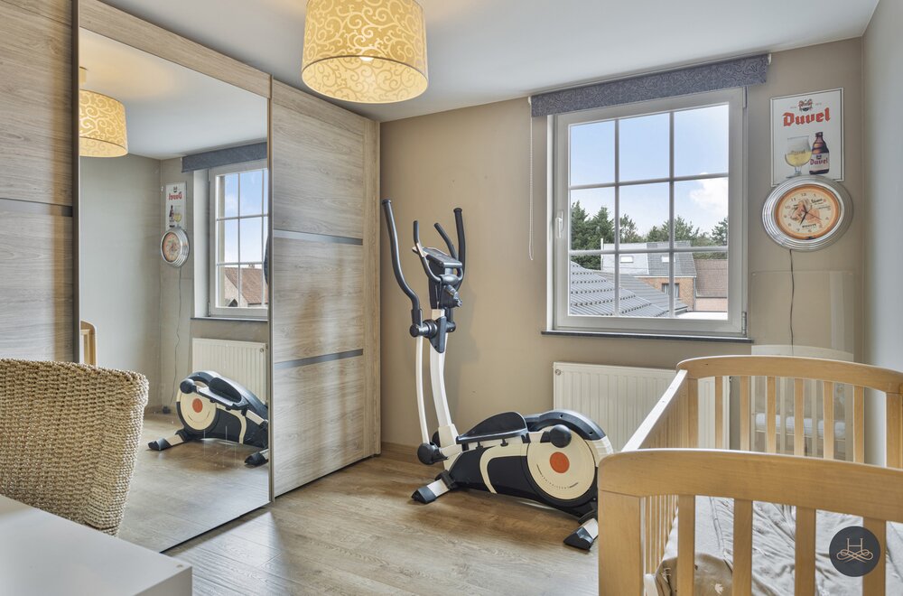 gemoderniseerde-ruime-woning-met-enorme-garage-opslagplaats021.jpg