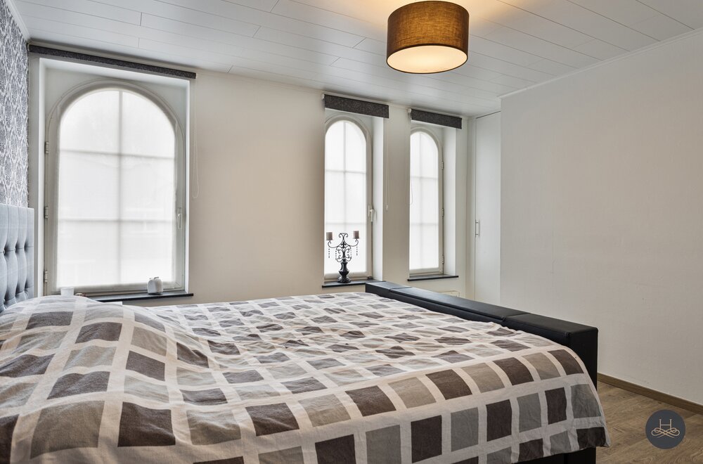 gemoderniseerde-ruime-woning-met-enorme-garage-opslagplaats022.jpg