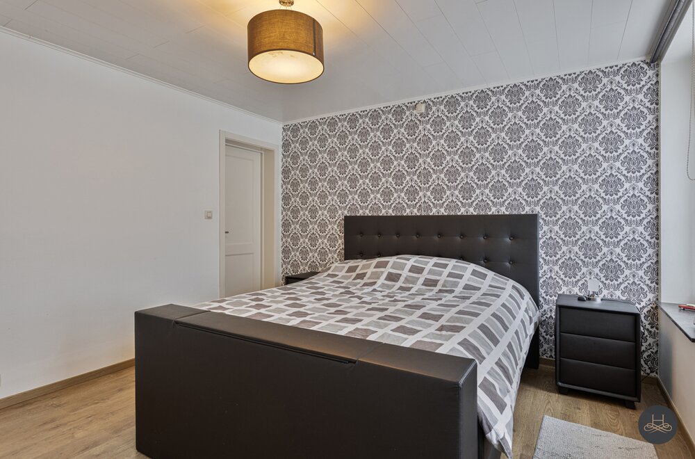gemoderniseerde-ruime-woning-met-enorme-garage-opslagplaats023.jpg