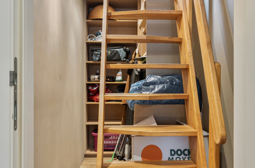 gemoderniseerde-ruime-woning-met-enorme-garage-opslagplaats031.jpg