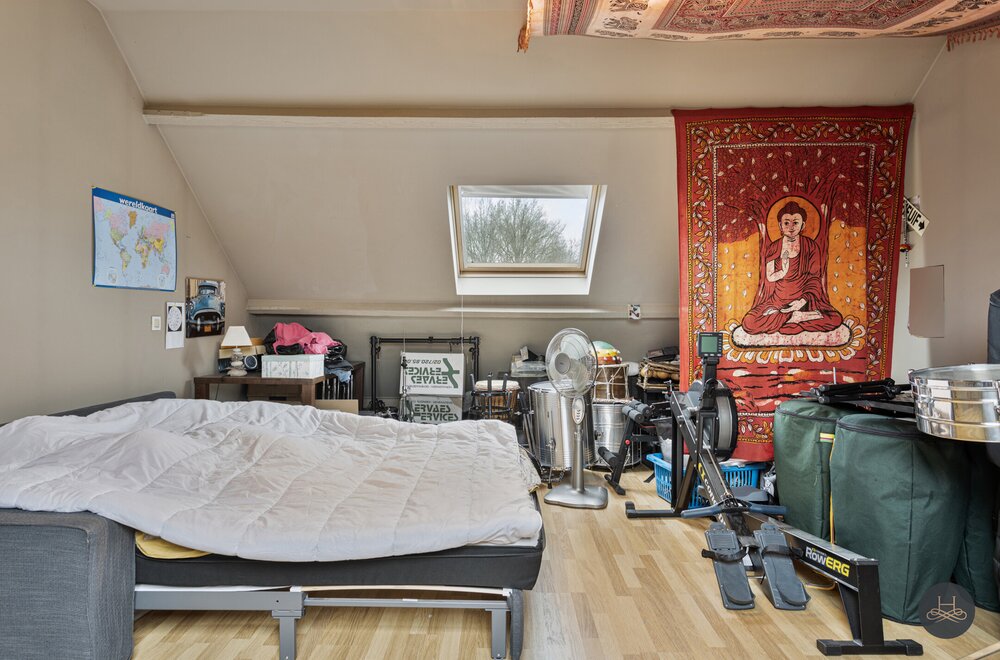 gemoderniseerde-ruime-woning-met-enorme-garage-opslagplaats032.jpg
