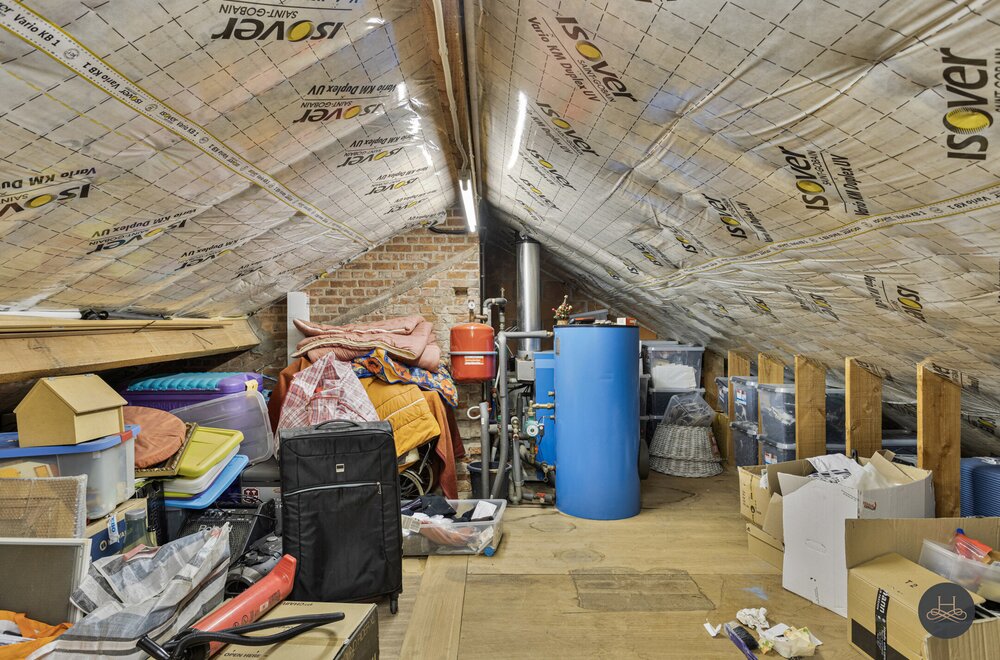gemoderniseerde-ruime-woning-met-enorme-garage-opslagplaats037.jpg