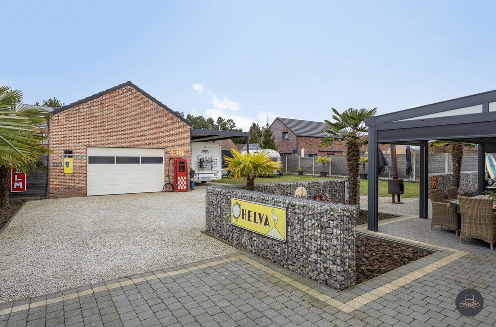 gemoderniseerde-ruime-woning-met-enorme-garage-opslagplaats039.jpg