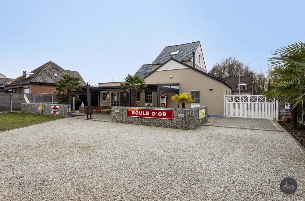 gemoderniseerde-ruime-woning-met-enorme-garage-opslagplaats044.jpg