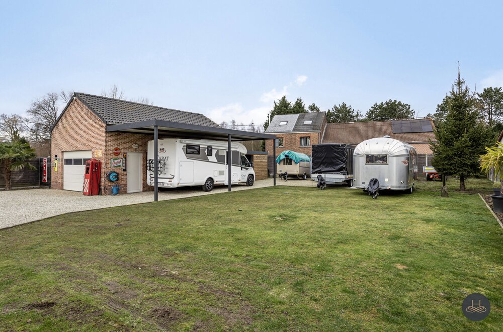 gemoderniseerde-ruime-woning-met-enorme-garage-opslagplaats047.jpg