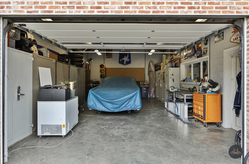 gemoderniseerde-ruime-woning-met-enorme-garage-opslagplaats048.jpg