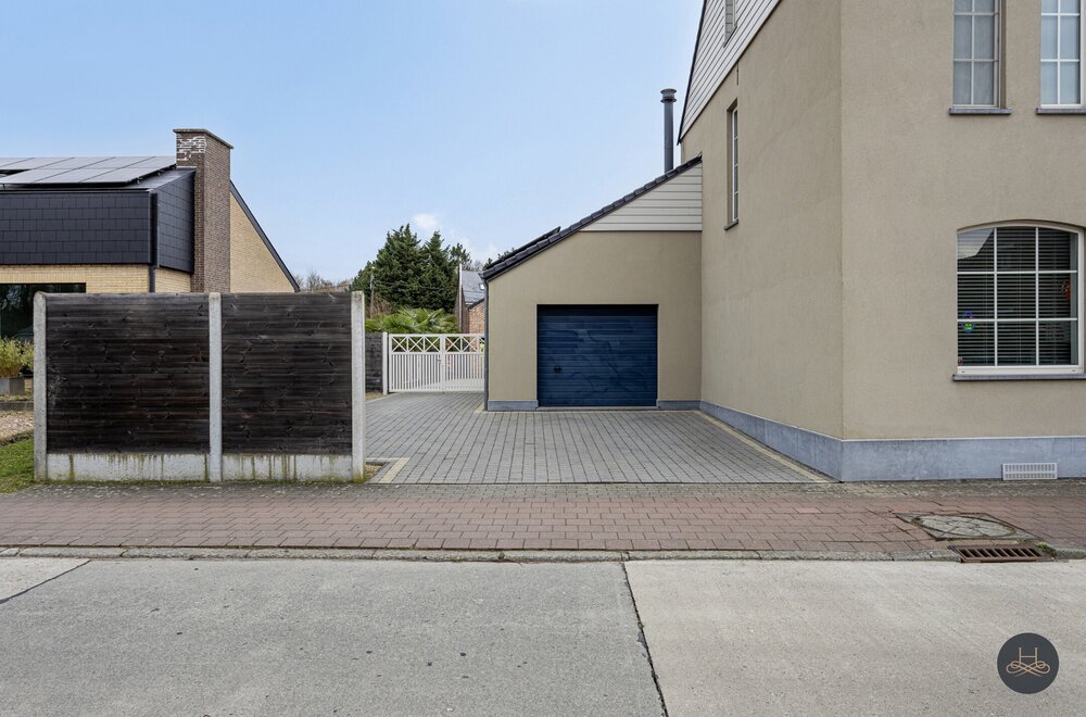 gemoderniseerde-ruime-woning-met-enorme-garage-opslagplaats050.jpg