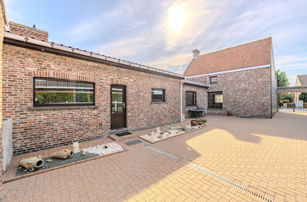 instapklare-woning-met-grote-tuin-en-3-slaapkamers-op-topligging-middelkerke-002.jpg