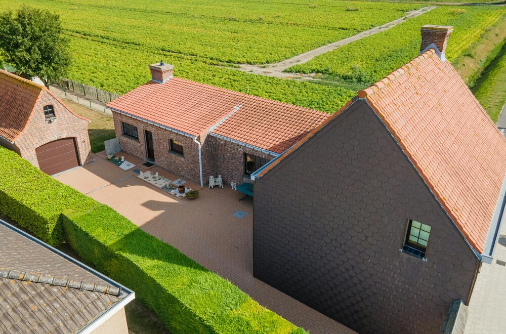 instapklare-woning-met-grote-tuin-en-3-slaapkamers-op-topligging-middelkerke-005.jpg