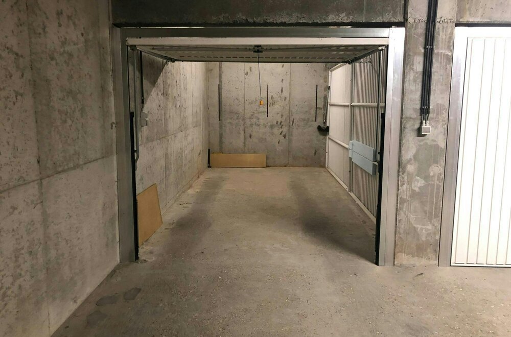 centraal-gelegen-garagebox-te-koop-004.jpg