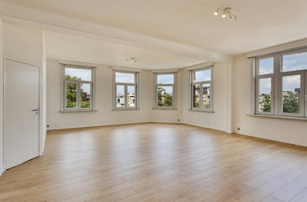 lichtrijk-appartement-met-3-slaapkamers-te-koop-in-antwerpen001.jpg