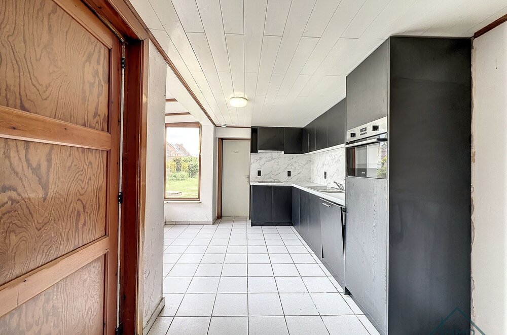 gezinswoning-met-tuin-en-garage-in-hartje-eernegem005.jpg