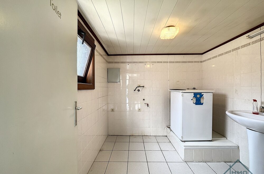 gezinswoning-met-tuin-en-garage-in-hartje-eernegem007.jpg