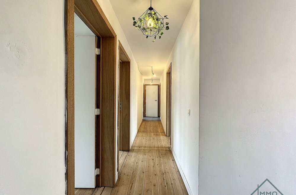 gezinswoning-met-tuin-en-garage-in-hartje-eernegem009.jpg