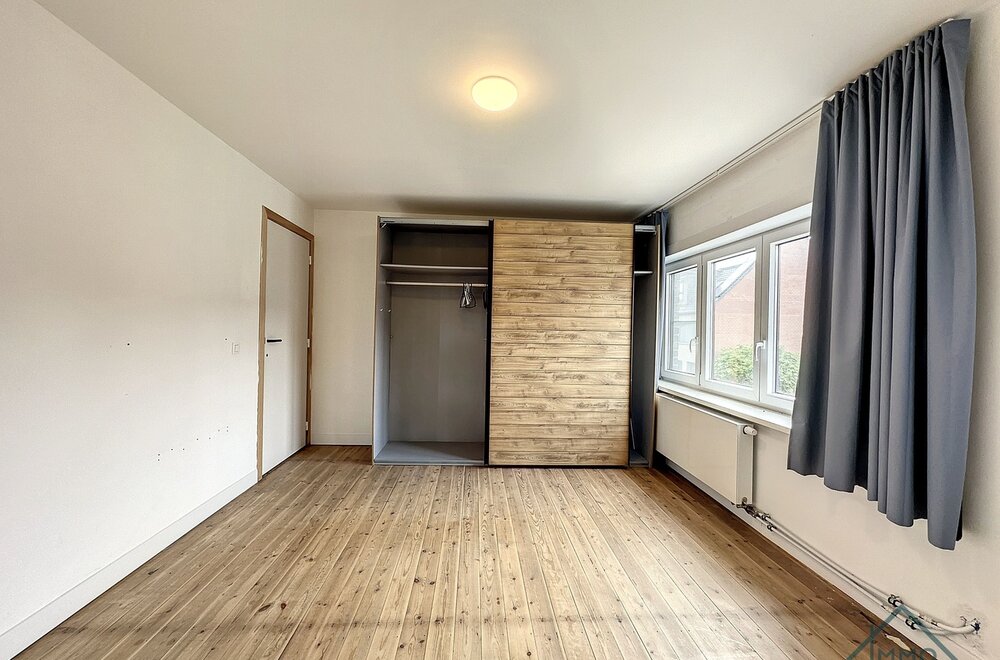 gezinswoning-met-tuin-en-garage-in-hartje-eernegem012.jpg