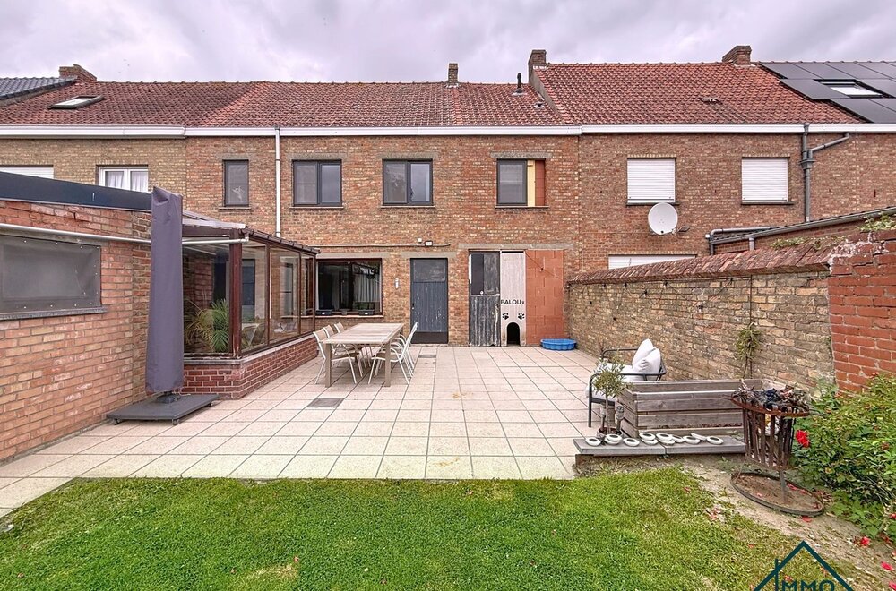 gezinswoning-met-tuin-en-garage-in-hartje-eernegem016.jpg