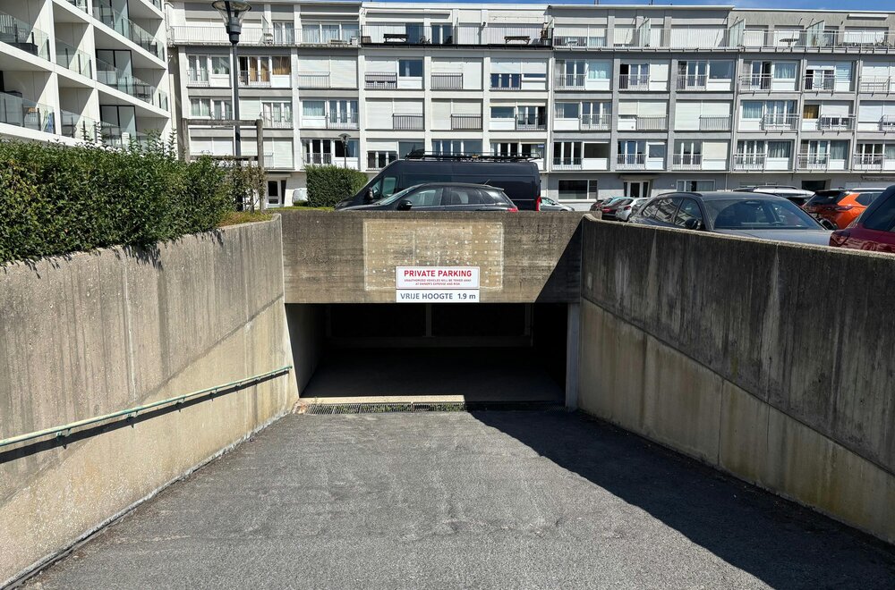 garagebox-te-koop-op-toplocatie-aan-ren-mouchotteplein-004.jpg