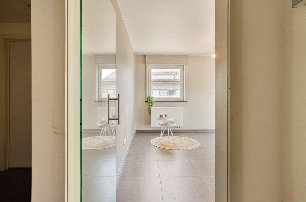 modern-2-slpk-appartement-met-terras-op-rustige-ligging-te-waregem-002.jpg