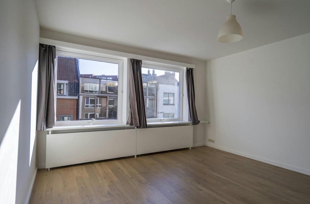leuk-instapklaar-appartement-met-2-slaapkamers-te-koop004.jpg