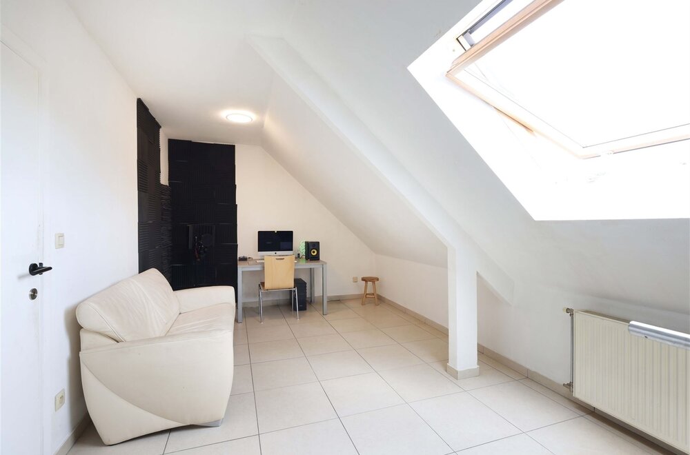 ruim-duplex-appartement-met-3-slaapkamers-op-centrale-en-rustige-ligging-opbrengsteigendom007.jpg