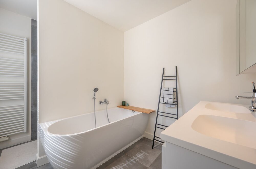 prachtig-gerenoveerde-stadswoning-met-4-slaapkamers-in-hartje-brugge011.jpg