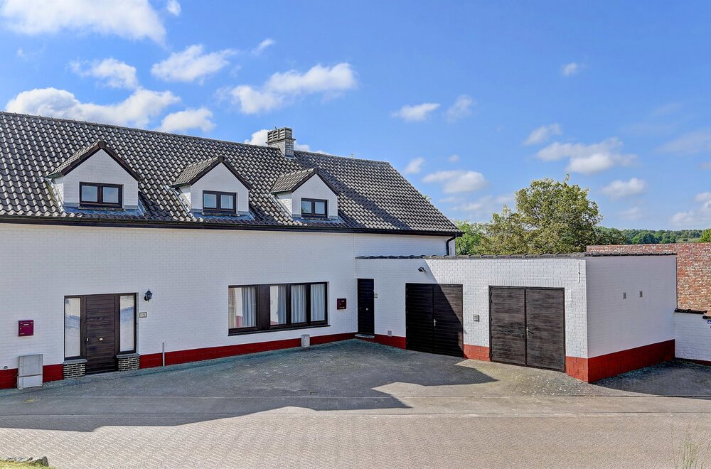 huis-met-talrijke-mogelijkheden-te-koop-in-meerbeek002.jpg