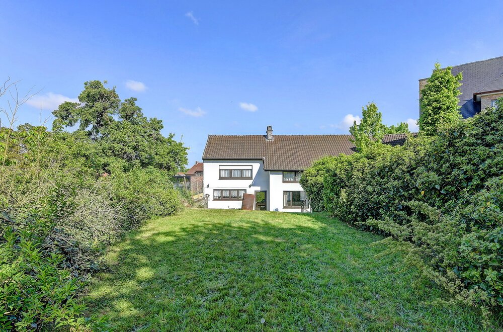 huis-met-talrijke-mogelijkheden-te-koop-in-meerbeek003.jpg