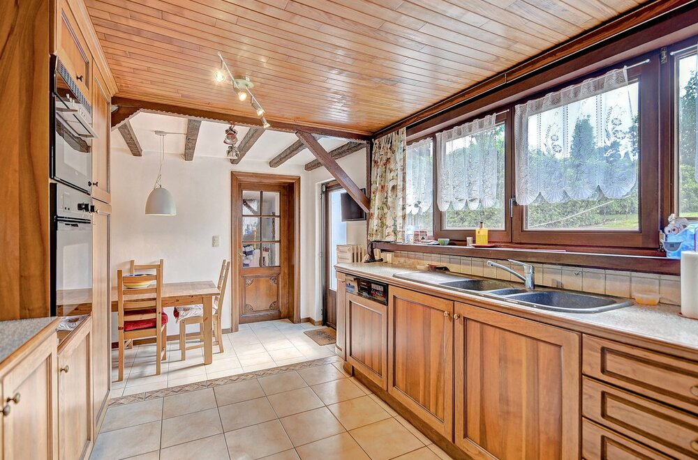 huis-met-talrijke-mogelijkheden-te-koop-in-meerbeek012.jpg