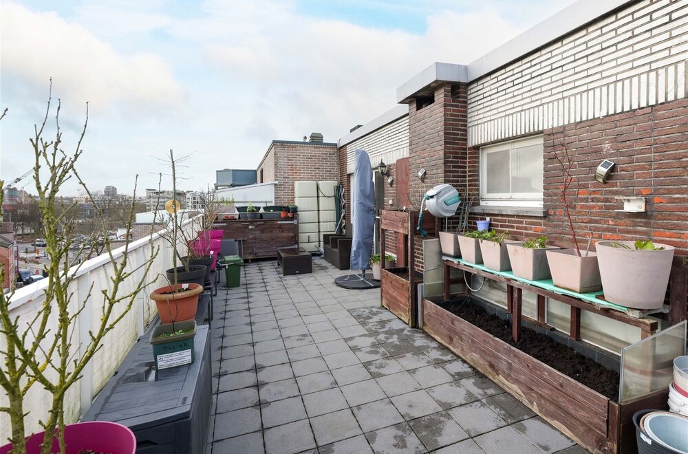 gunstig-gelegen-lichtrijk-appartement-met-mogelijkheid-tot-2-slaapkamers-n-2-unieke-terrassen-013.jpg