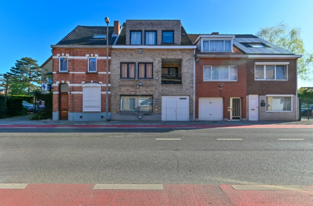 goed-gelegen-opbrengsteigendom-van-3-verhuurde-appartementen-002.jpg