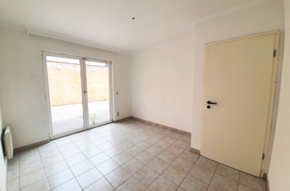 goed-gelegen-opbrengsteigendom-van-3-verhuurde-appartementen-008.jpg