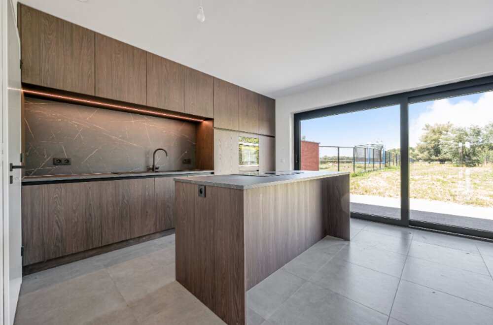 gunstig-gelegen-half-open-nieuwbouwwoning-op-ca-768m2-grond002.jpg