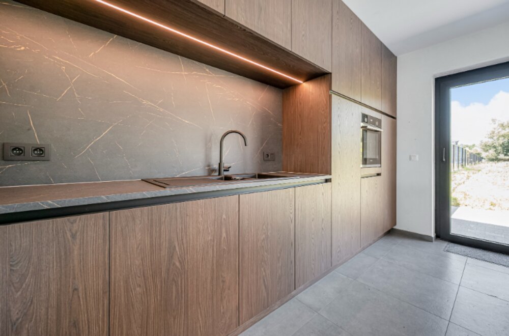 gunstig-gelegen-half-open-nieuwbouwwoning-op-ca-768m2-grond003.jpg
