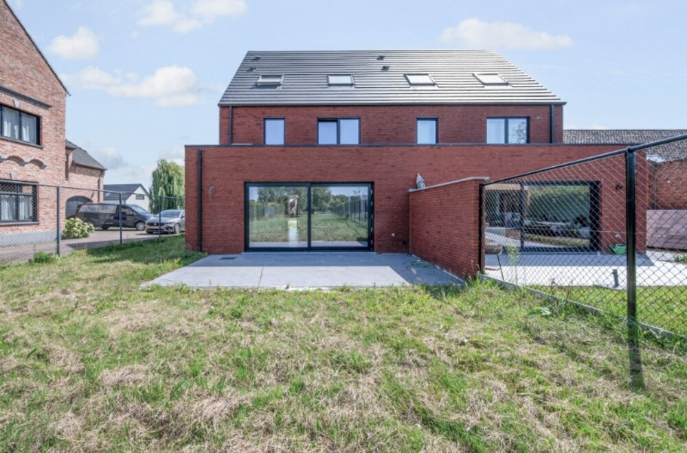 gunstig-gelegen-half-open-nieuwbouwwoning-op-ca-768m2-grond020.jpg
