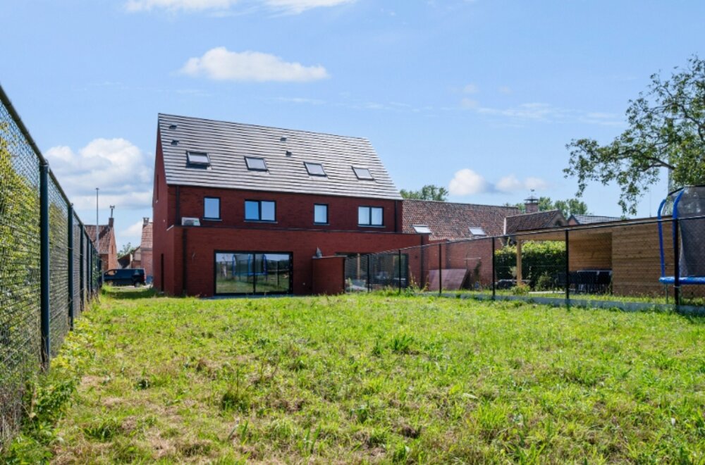 gunstig-gelegen-half-open-nieuwbouwwoning-op-ca-768m2-grond023.jpg