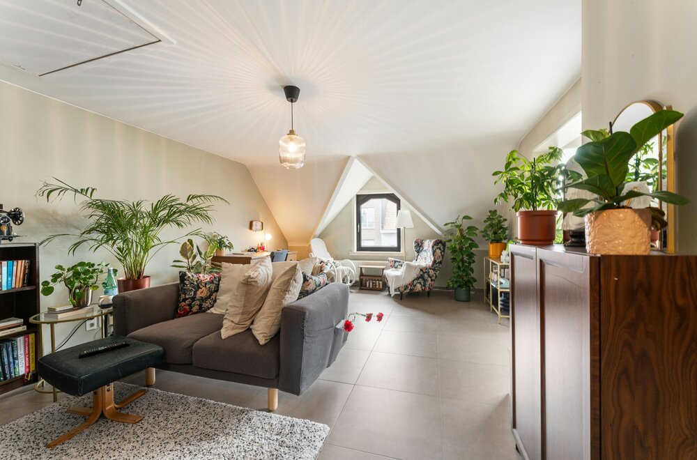 dakappartement-81m-met-1-slaapkamer-in-centrum-roeselare002.jpg