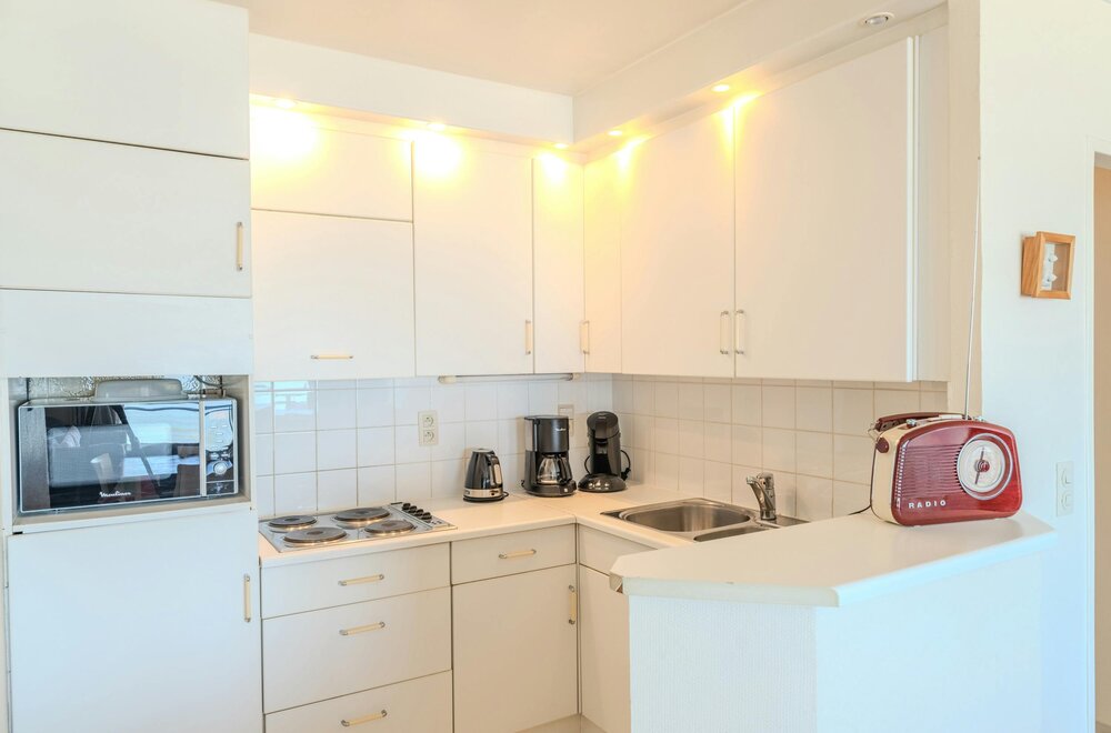twee-slaapkamer-appartement-te-koop-met-frontaal-zeezicht-004.jpg